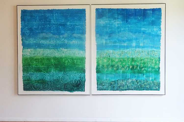 Toile fait a base de beurre, bleu et vert, œuvre participative, qui donne la possibilité au spectateur de creuser dans la matière