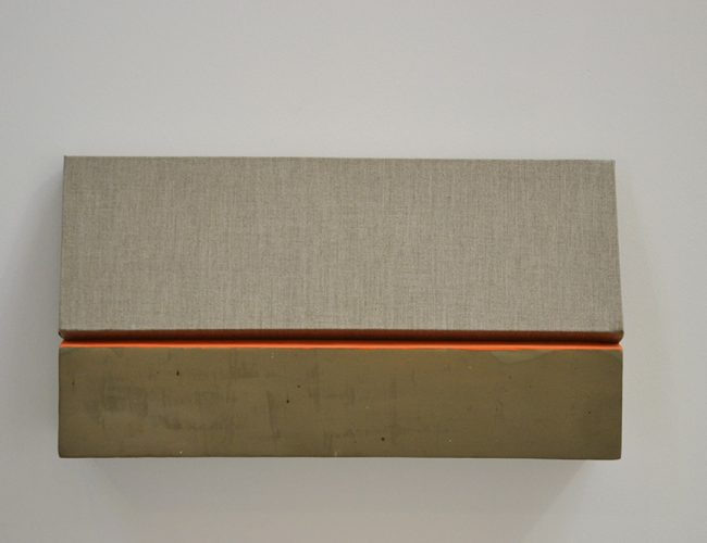 2 éléments, toile vierge, enduit teinté sur bois