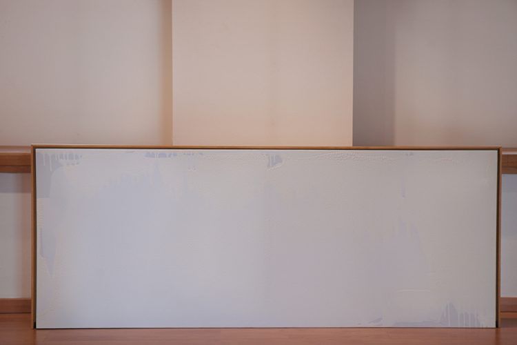 Toile blanche sur cadre en bois