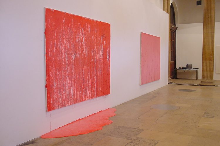 Grande toile fait de farine rose, coulante