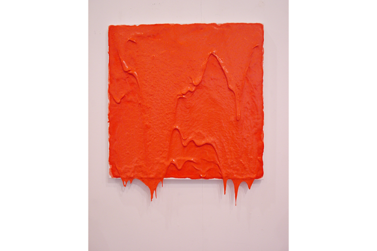 Toile orange, fait de farine dégoulinante