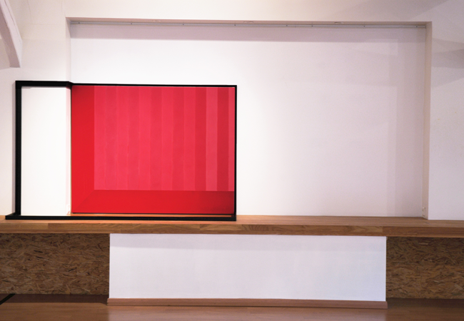 Toile rayée camaïeu de rouge/rose, dans un cadre décentré