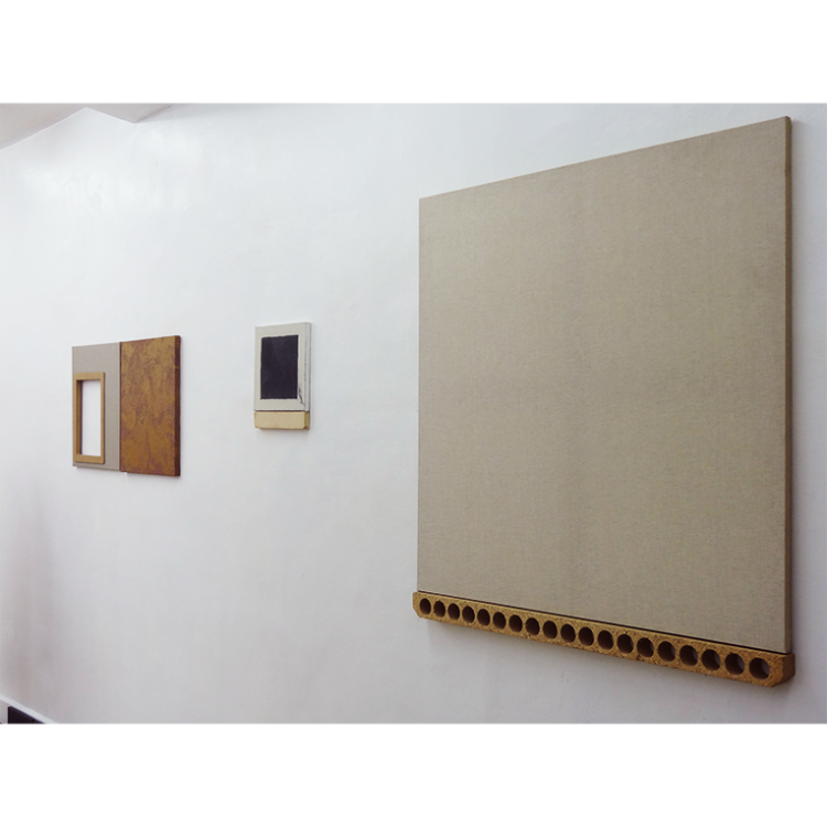 Acrylique sur toile, sur un socle de bois trouer